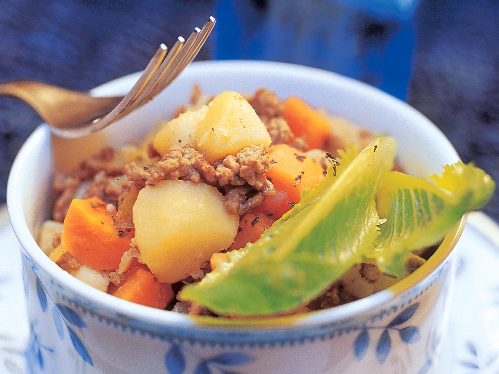 Mausteinen jauheliha-juurespata