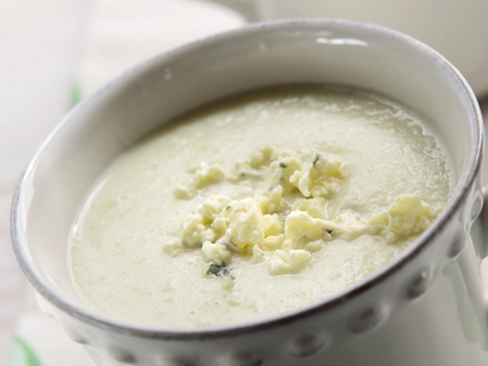 Kukkakaali-sinihomejuustokeitto