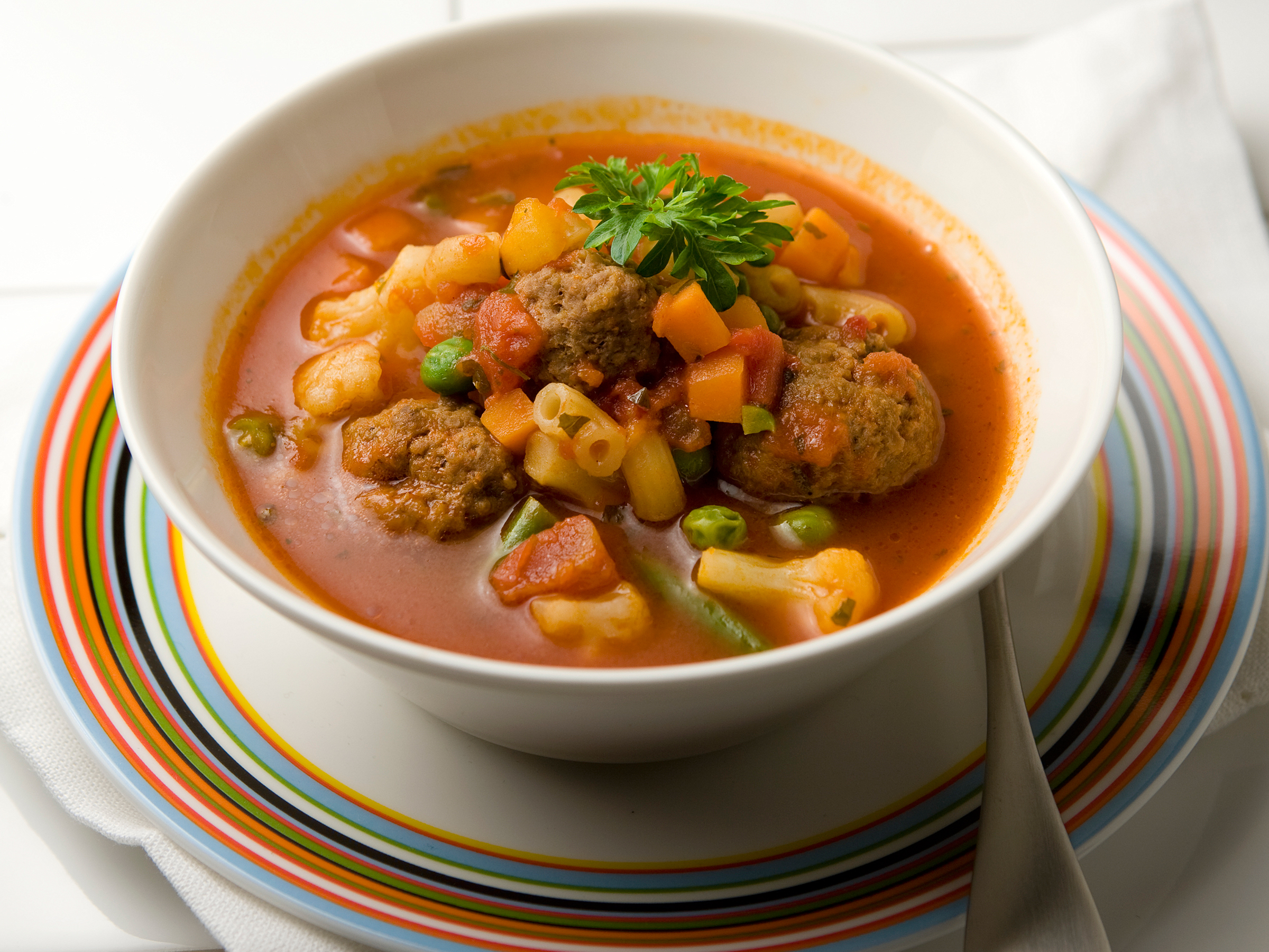 Nopea lihapullaminestrone