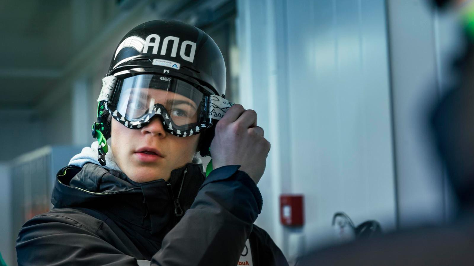 Santeri pukee lasit päähän ja lähtee rinnetreeniin joka aamu viitenä päivänä viikossa.