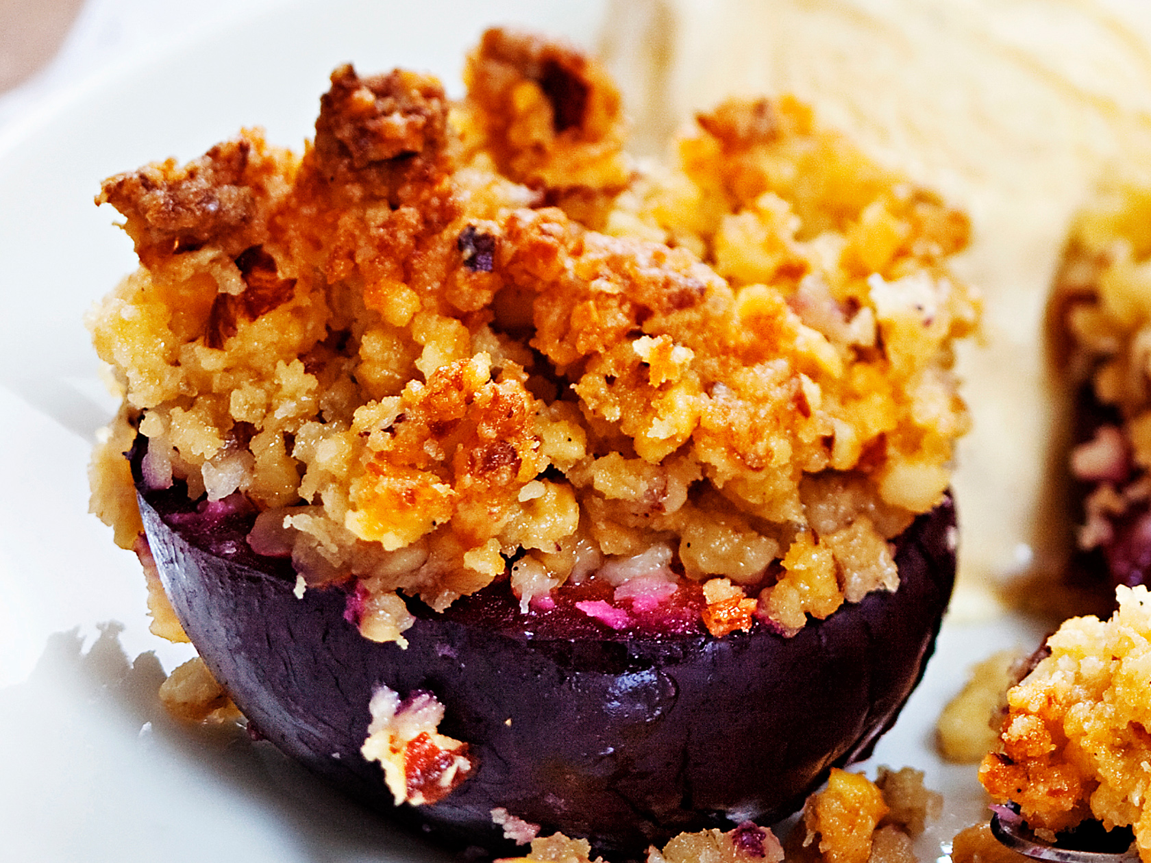 Uuniluumut ja murutäyte