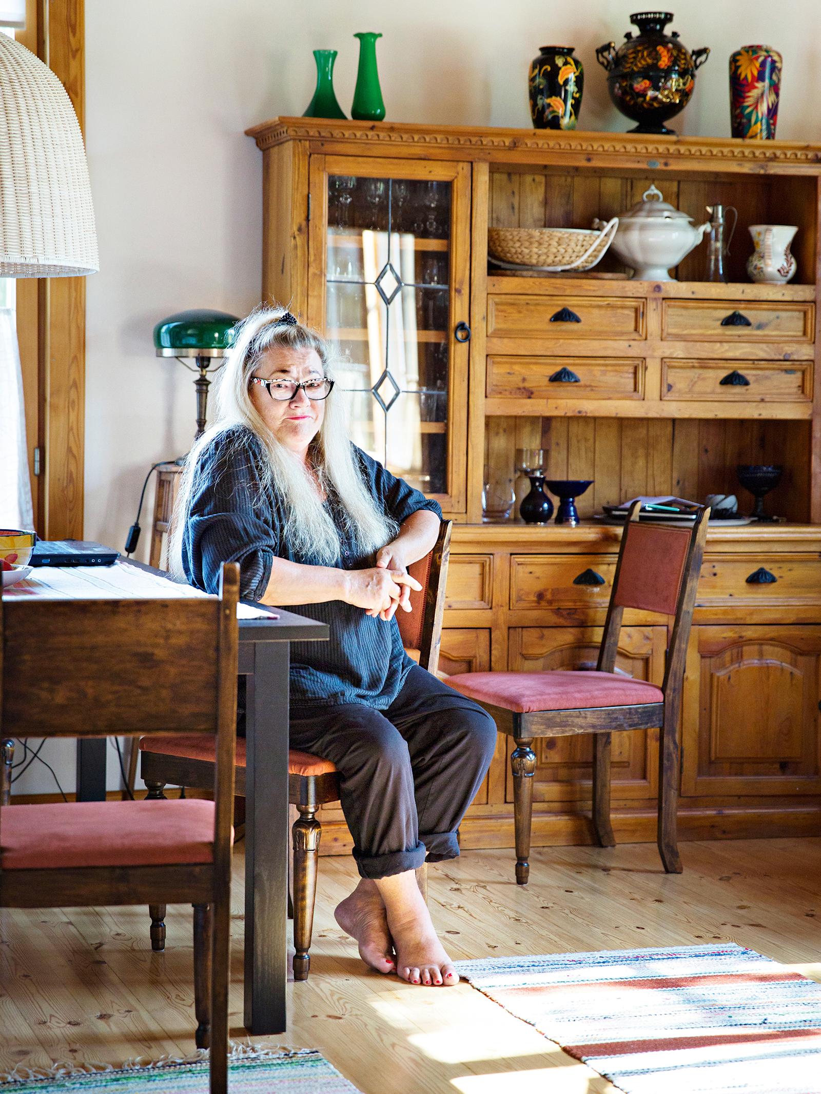 Näyttelijä Marja-Leena Kouki on viihtynyt Käpylässä hyvin. Kaupunginosa on hänestä sekoitus maaseutua ja kaupunkia.