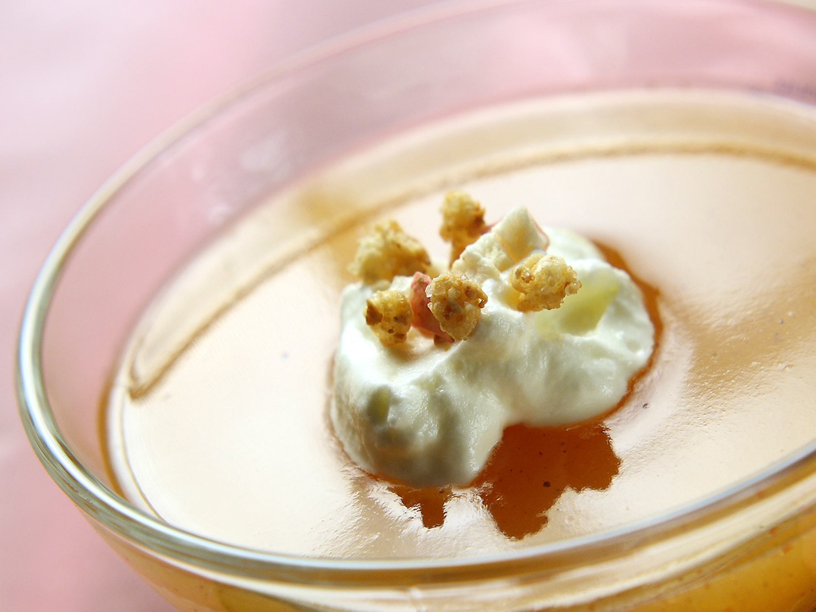 Aprikoosi-inkiväärikeitto