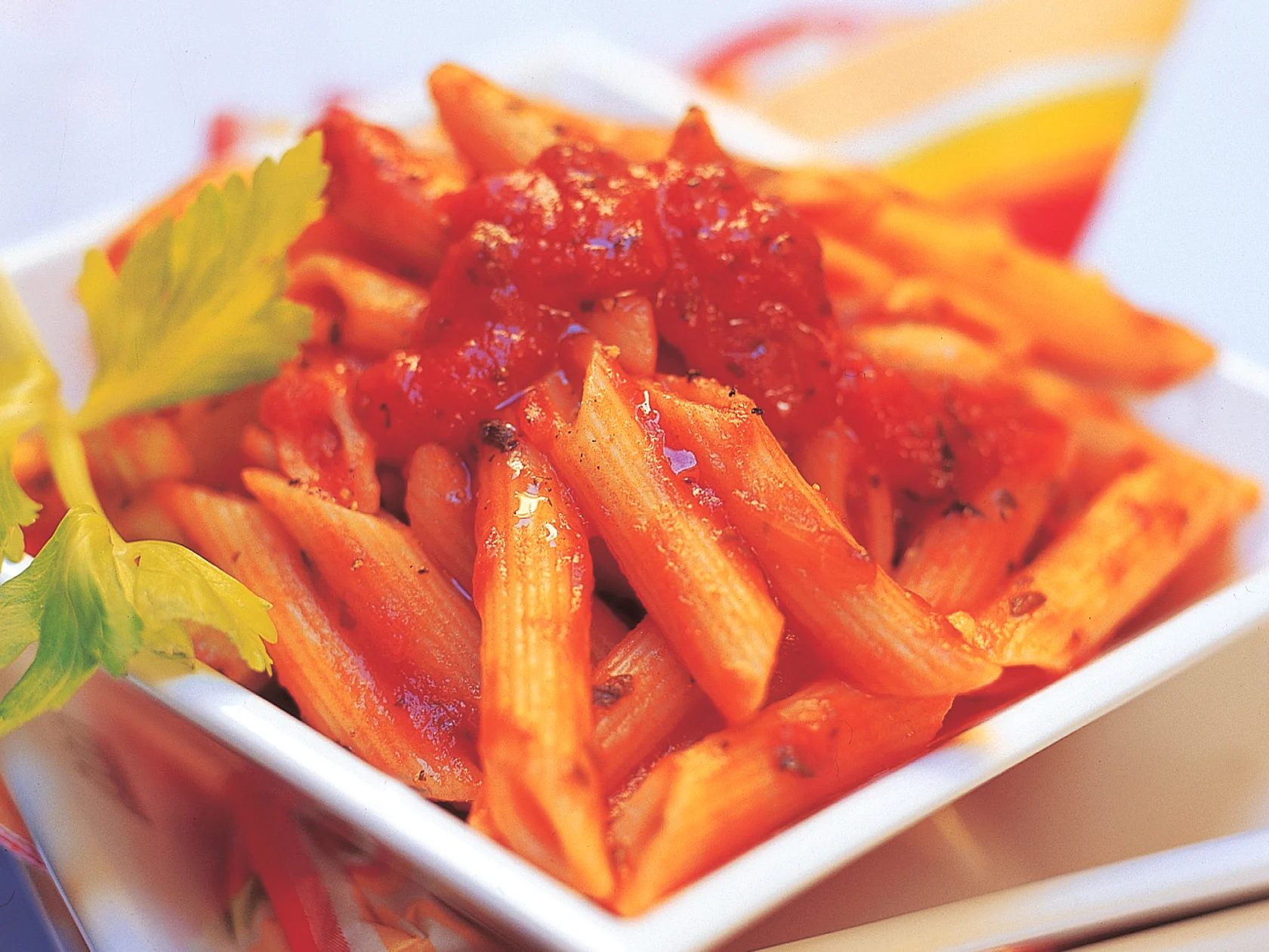 Tulinen tomaattipasta