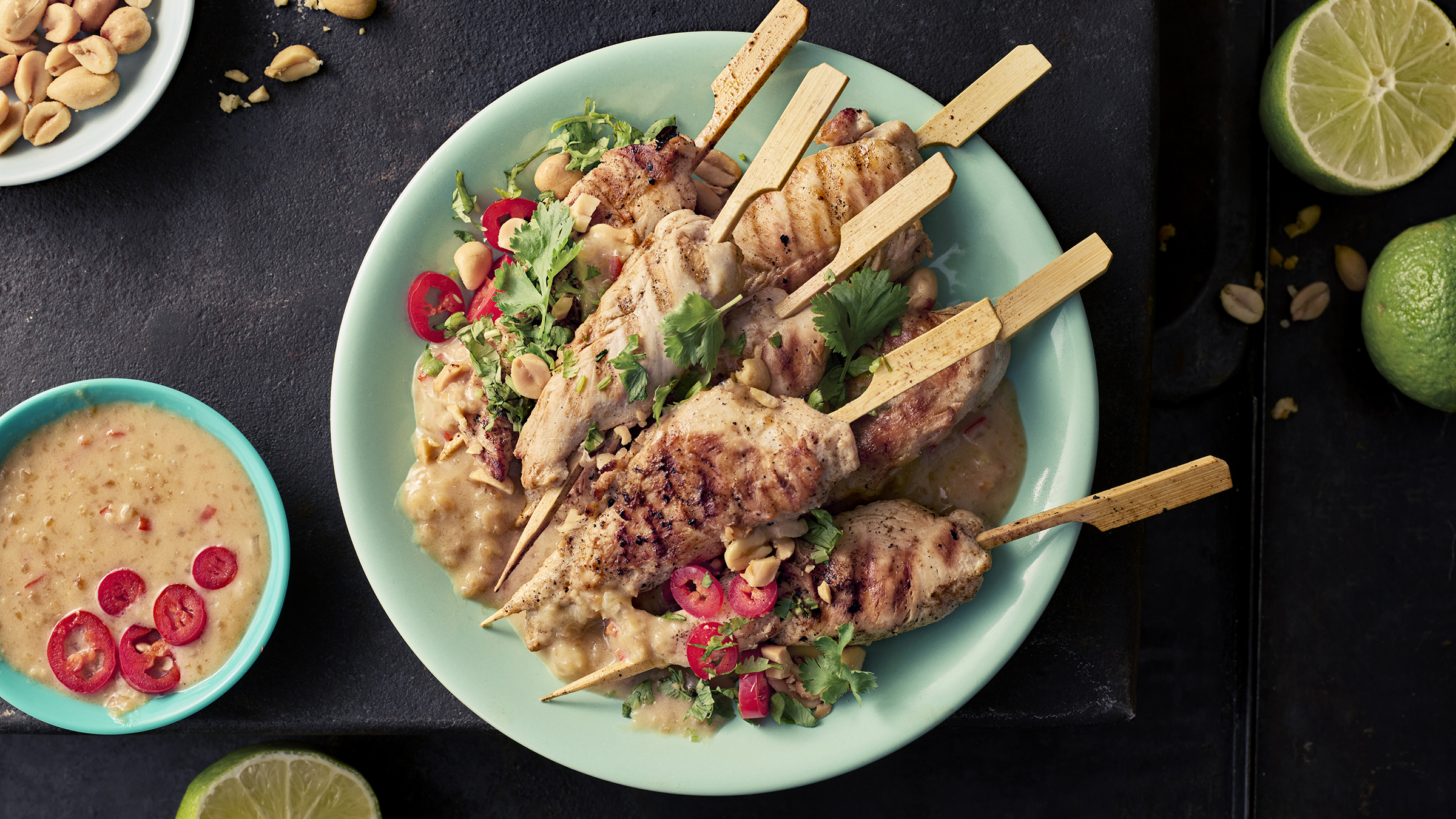 Grillatut kanavartaat ja satay-kastike