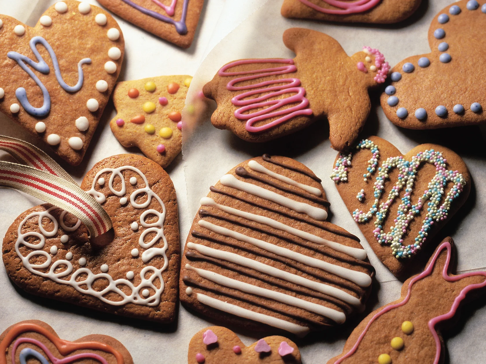 Joulupiparit sokerikuorrutuksella