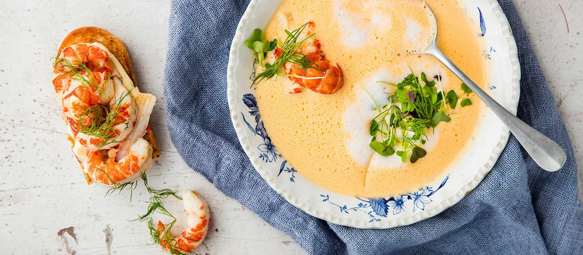 Rapukeittoa ja rapuleipä