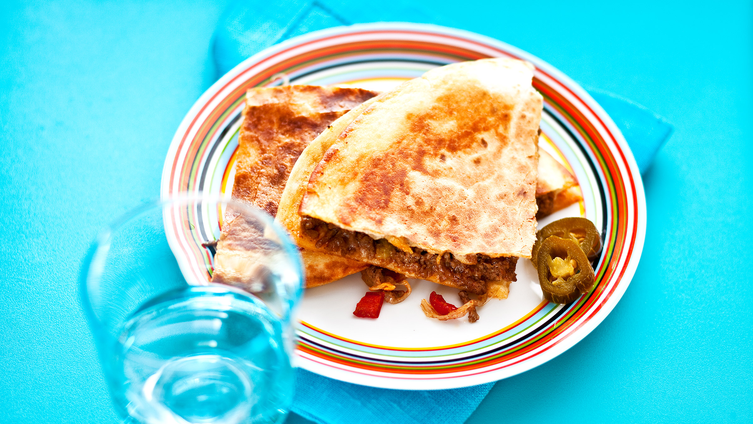 Jauhelihatäytteiset quesadillat