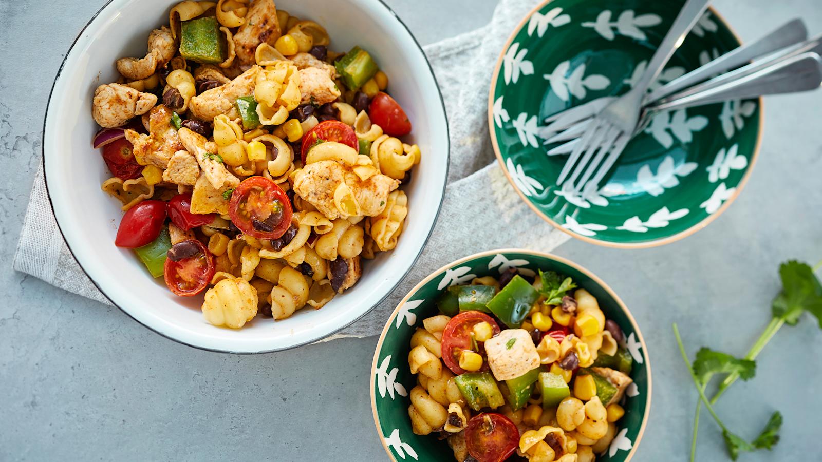 Meksikolainen kana-pastasalaatti