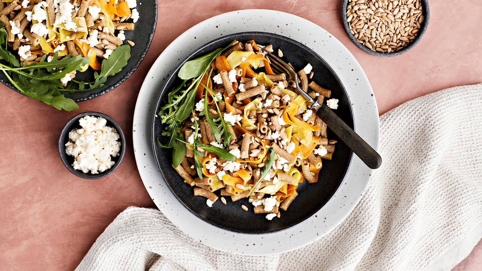 Kaurapasta juureksilla ja yrttiöljyllä