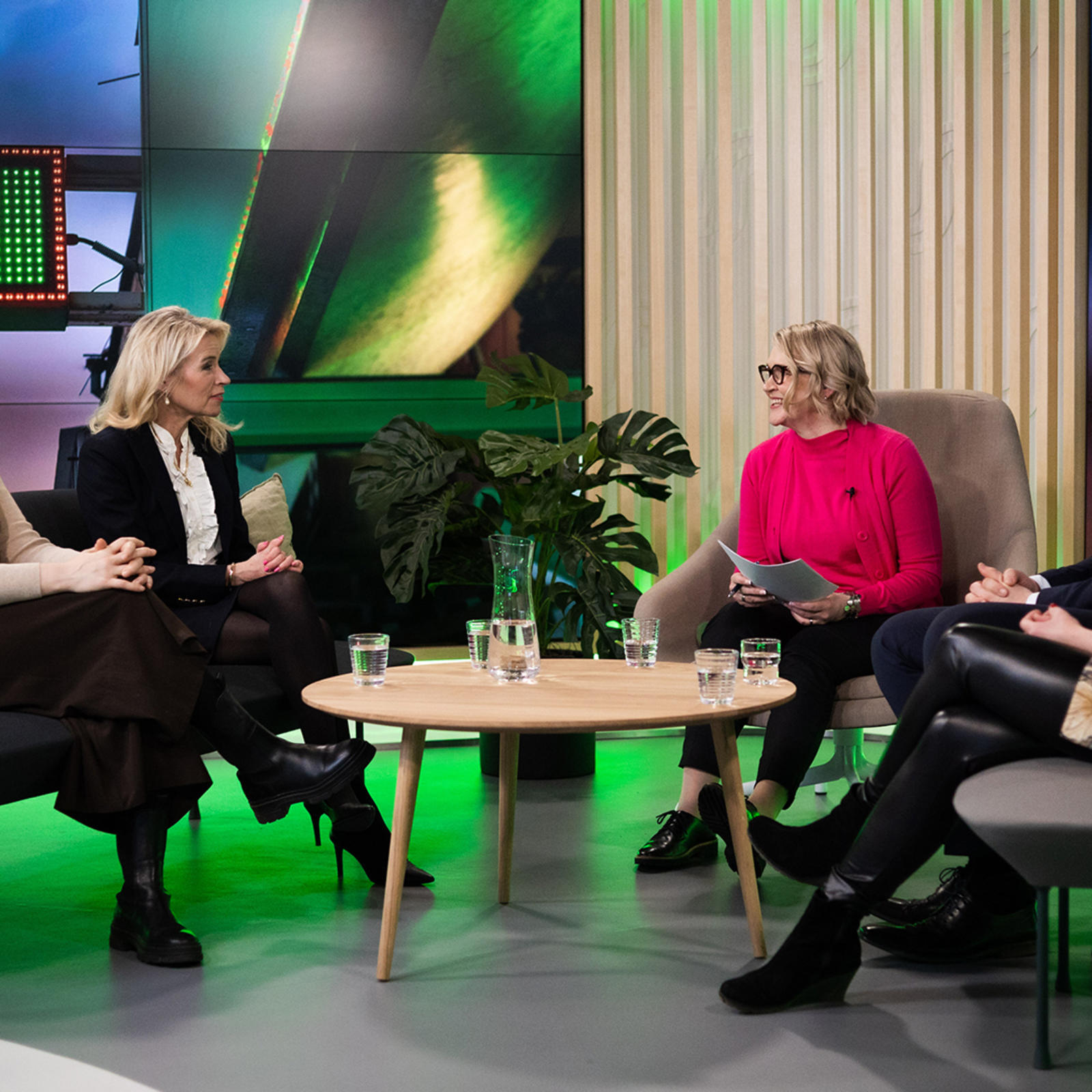 Apteekkikeskustelu Ässä-studiossa