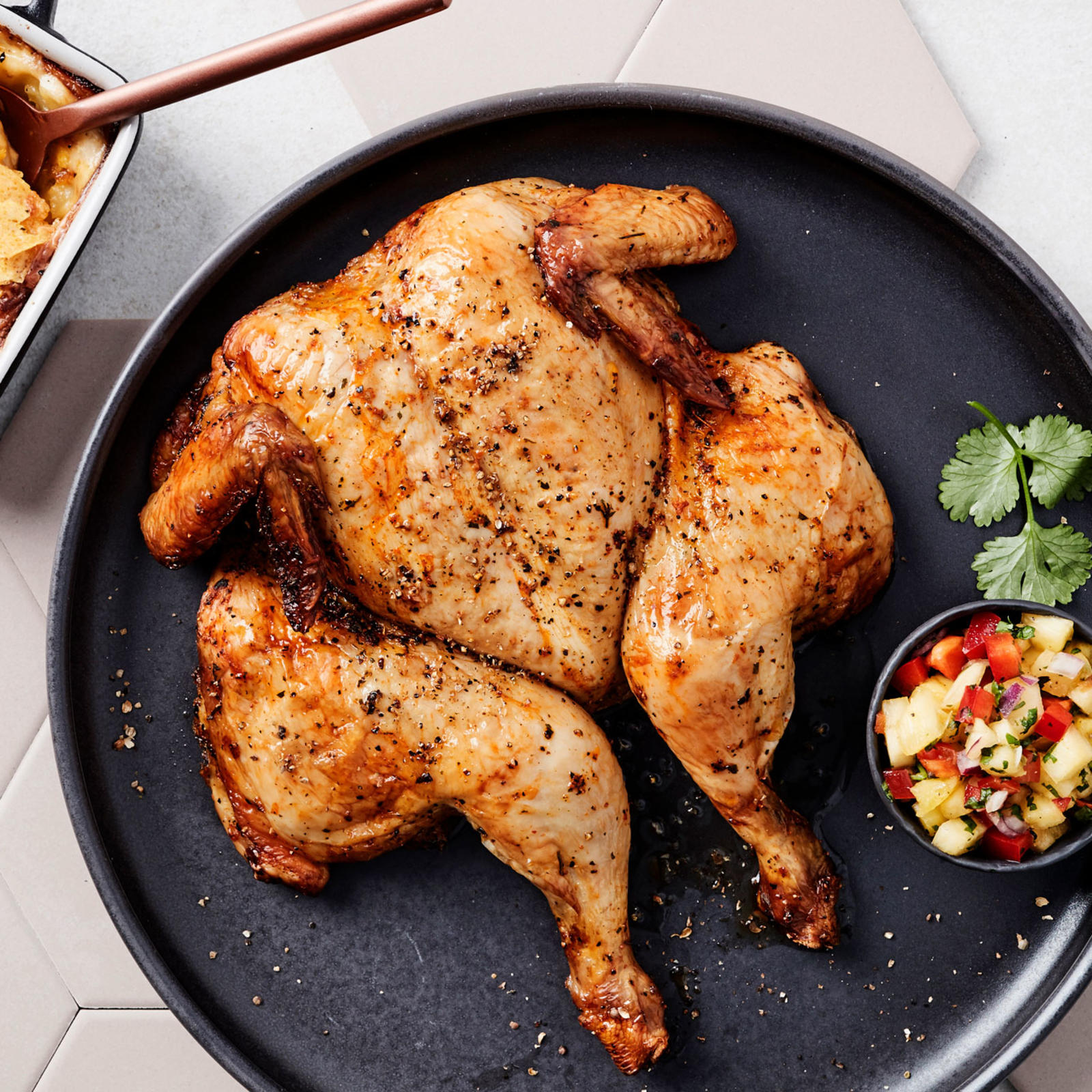 Perhosbroileri ja lime-ananassalsa