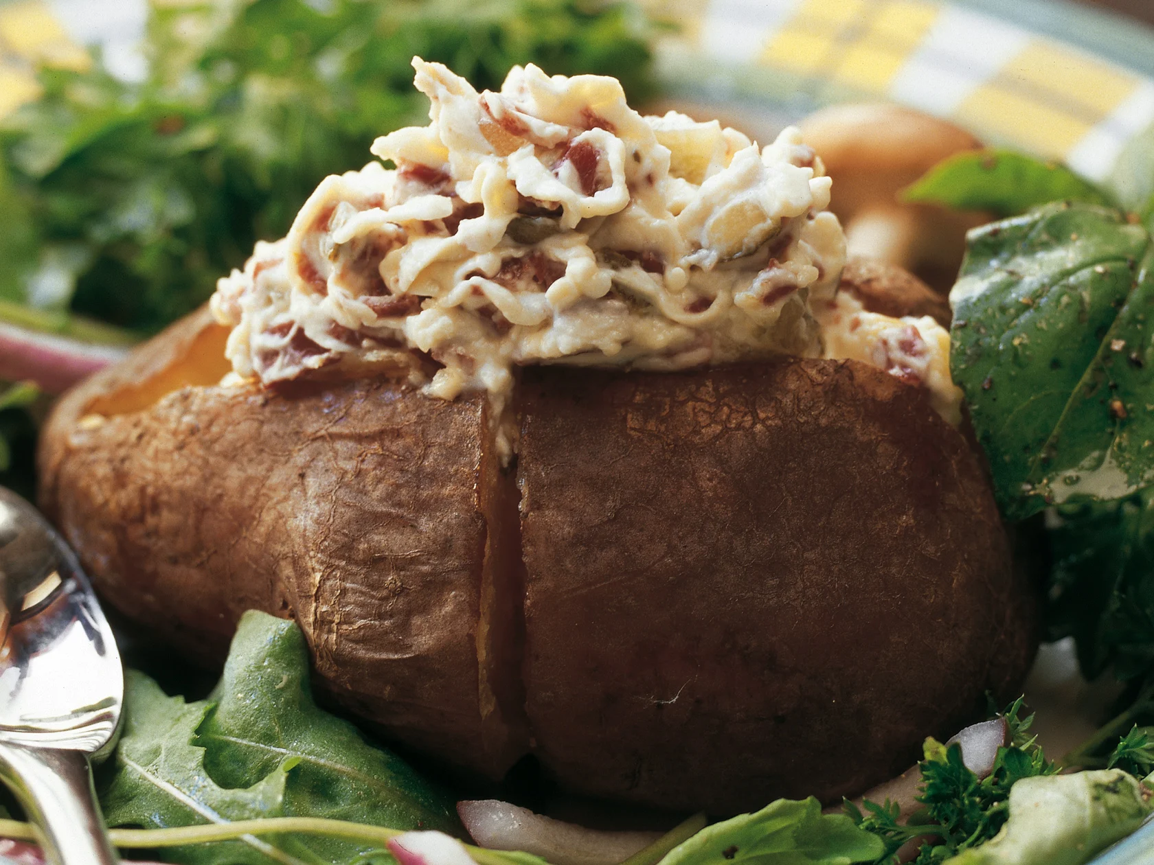 Poro-piparjuuritäyte uuniperunoille