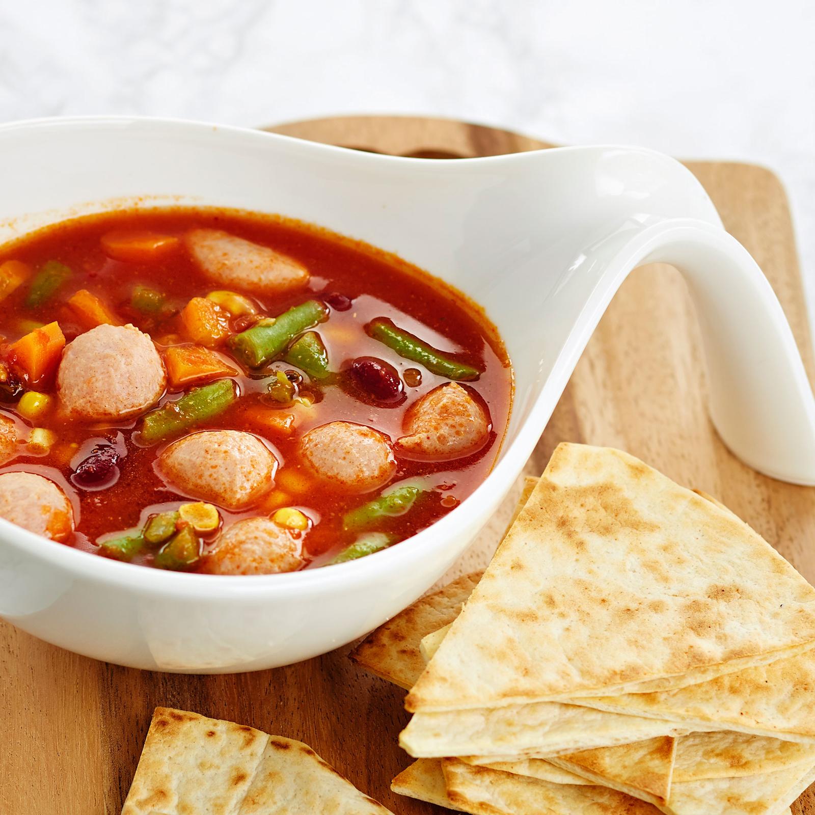 Texmex-siskonmakkarakeitto