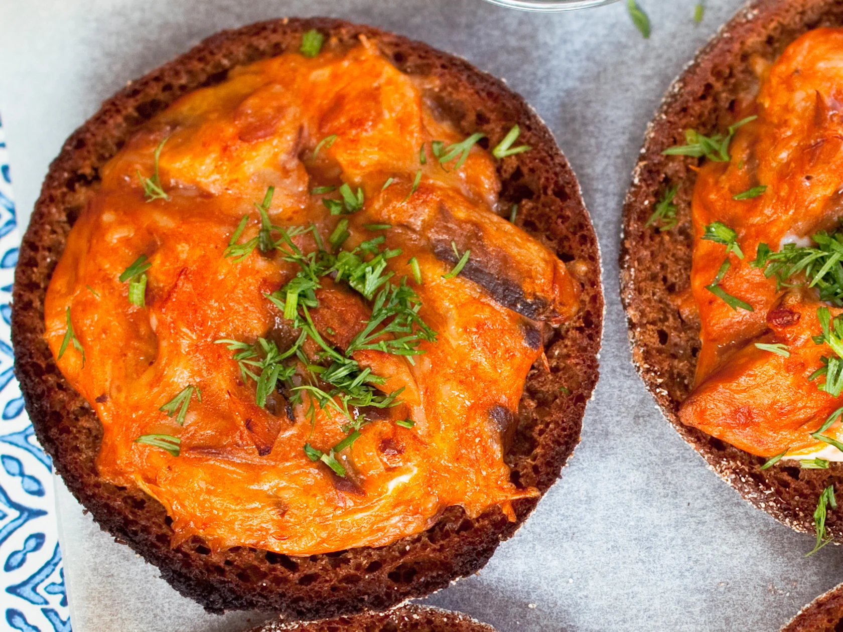 Lämpimät makrillileivät