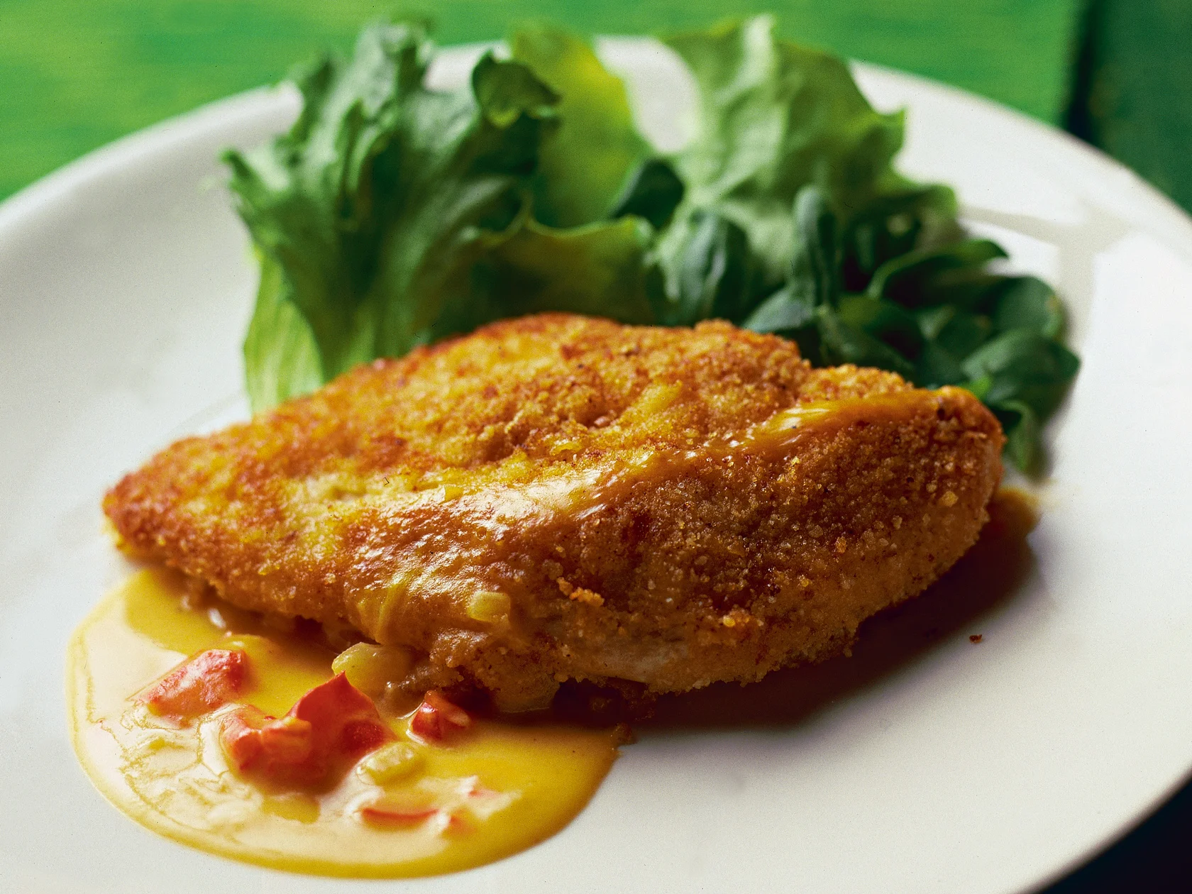 Paprika-cheddarkastike ja broileripihvit