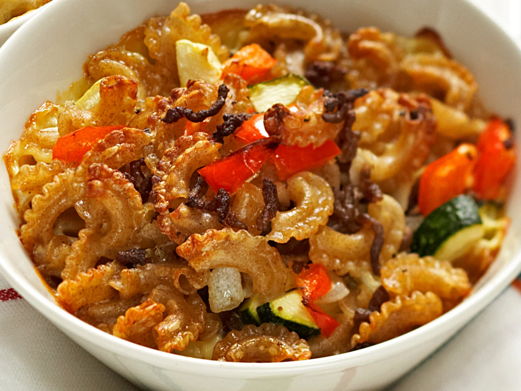 Rukiinen pasta-kasvislaatikko