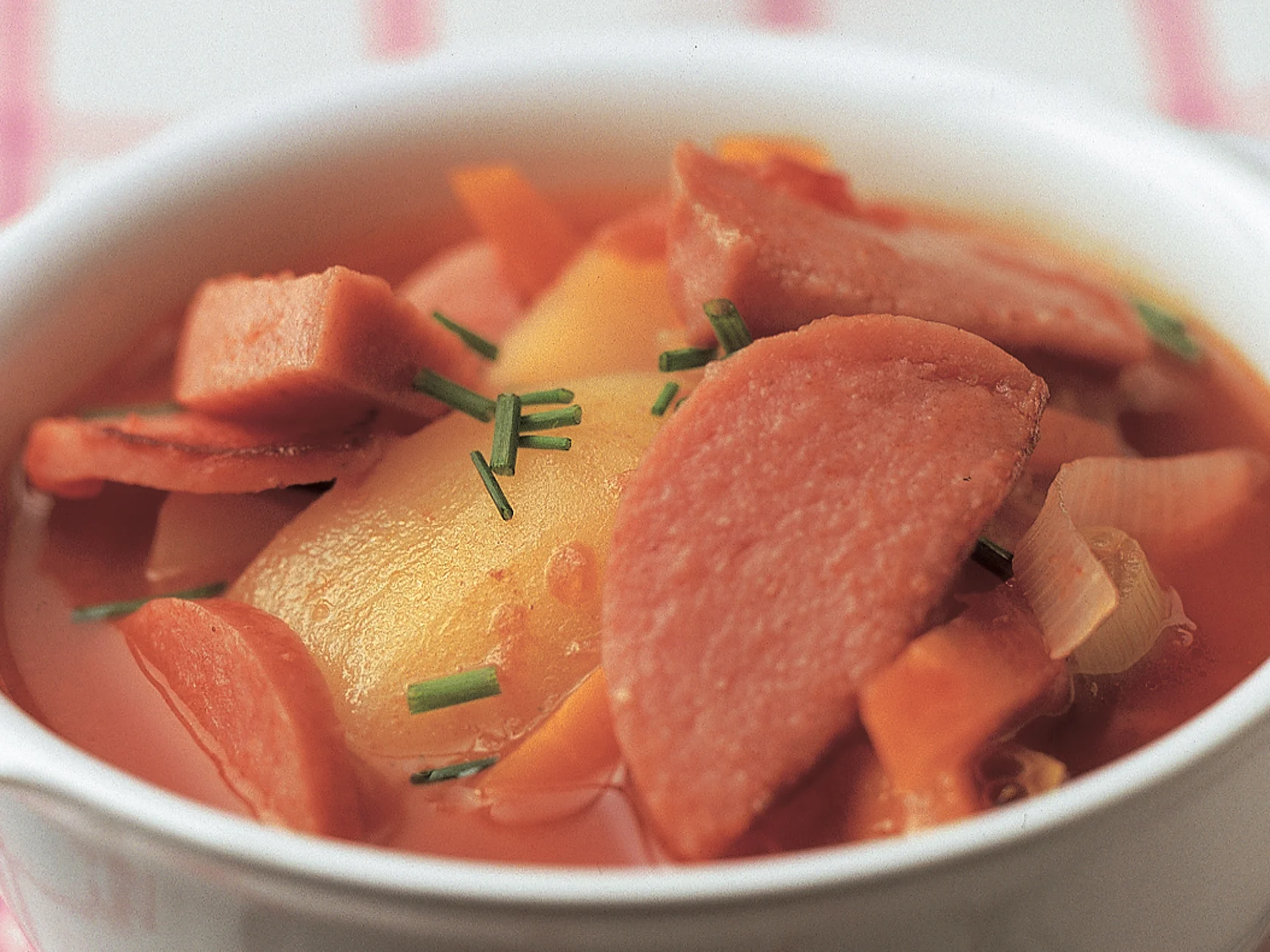 Resepti maistuvaan makkarakeittoon