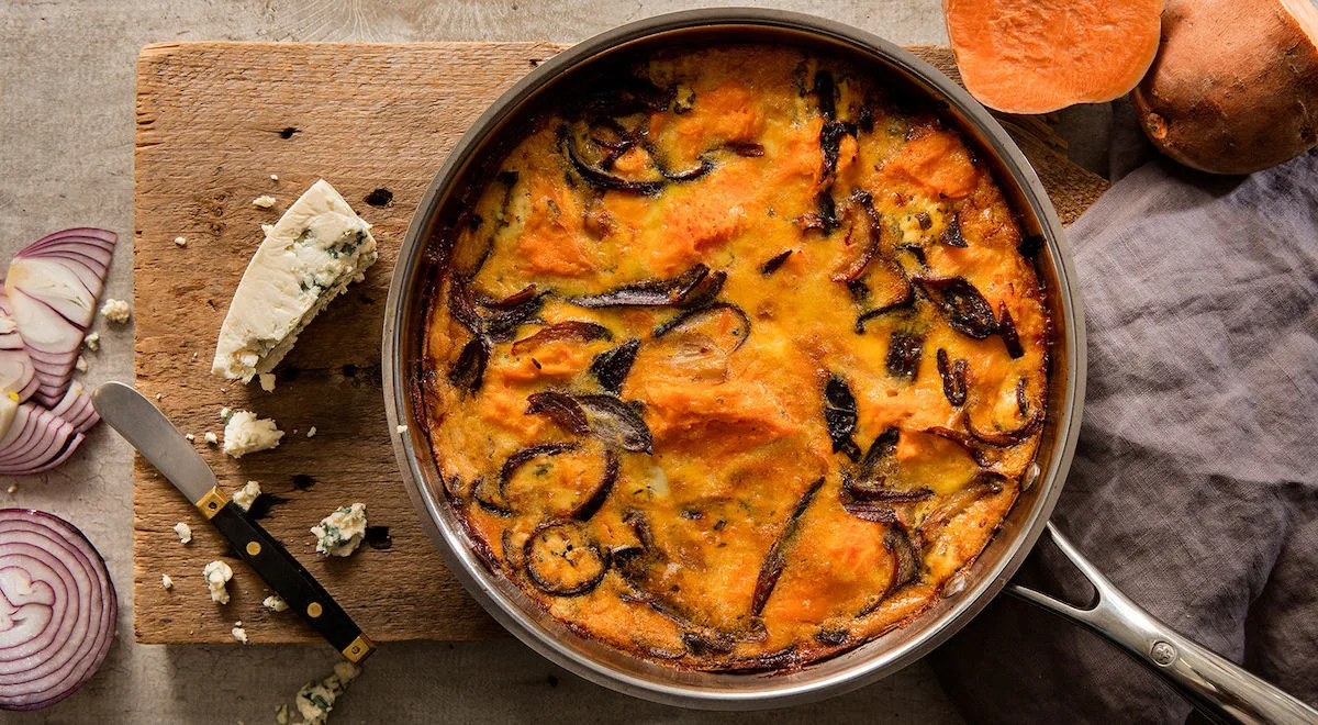 Bataatti-sinihomejuusto-frittata