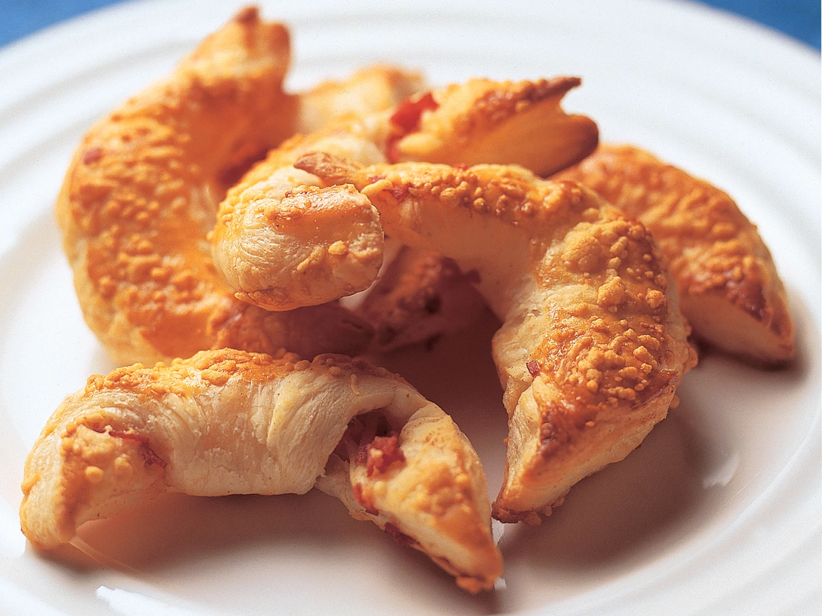 Tuliset salamisarvet