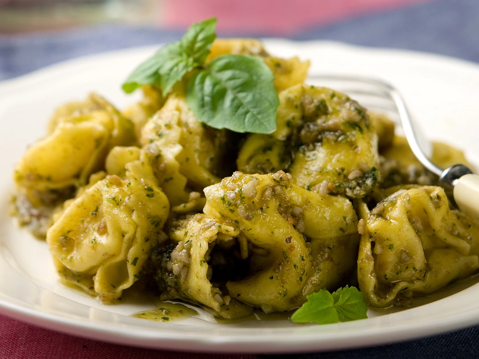 Tortellinit ja auringonkukansiemenpesto