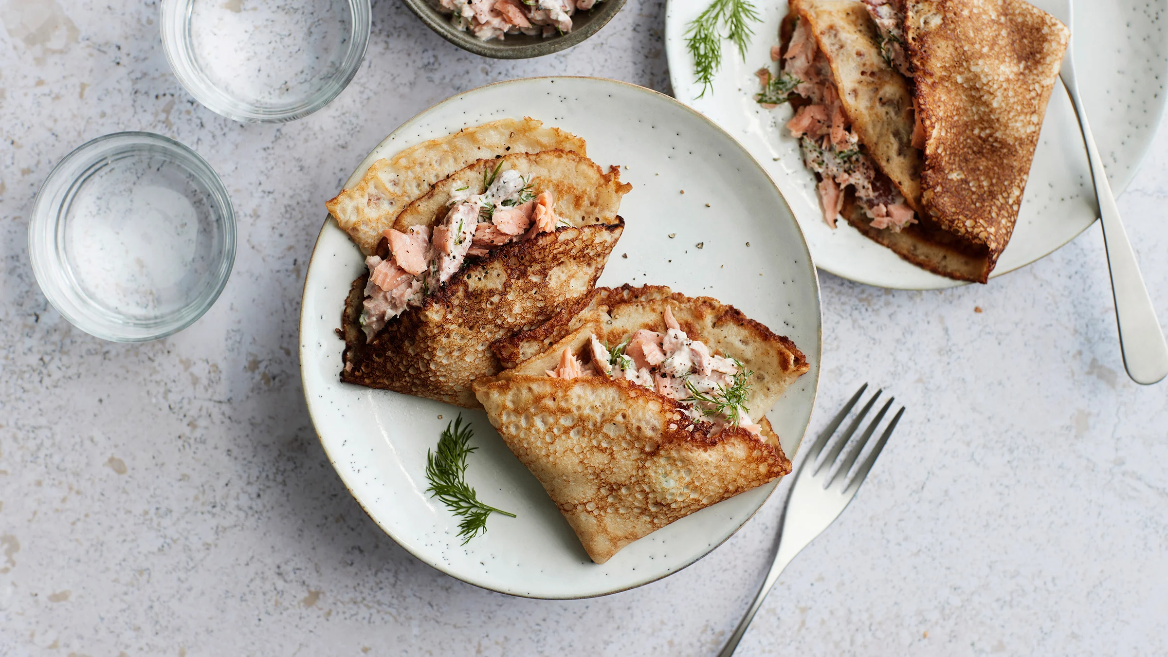 Täytetyt letut, savulohitäytteellä