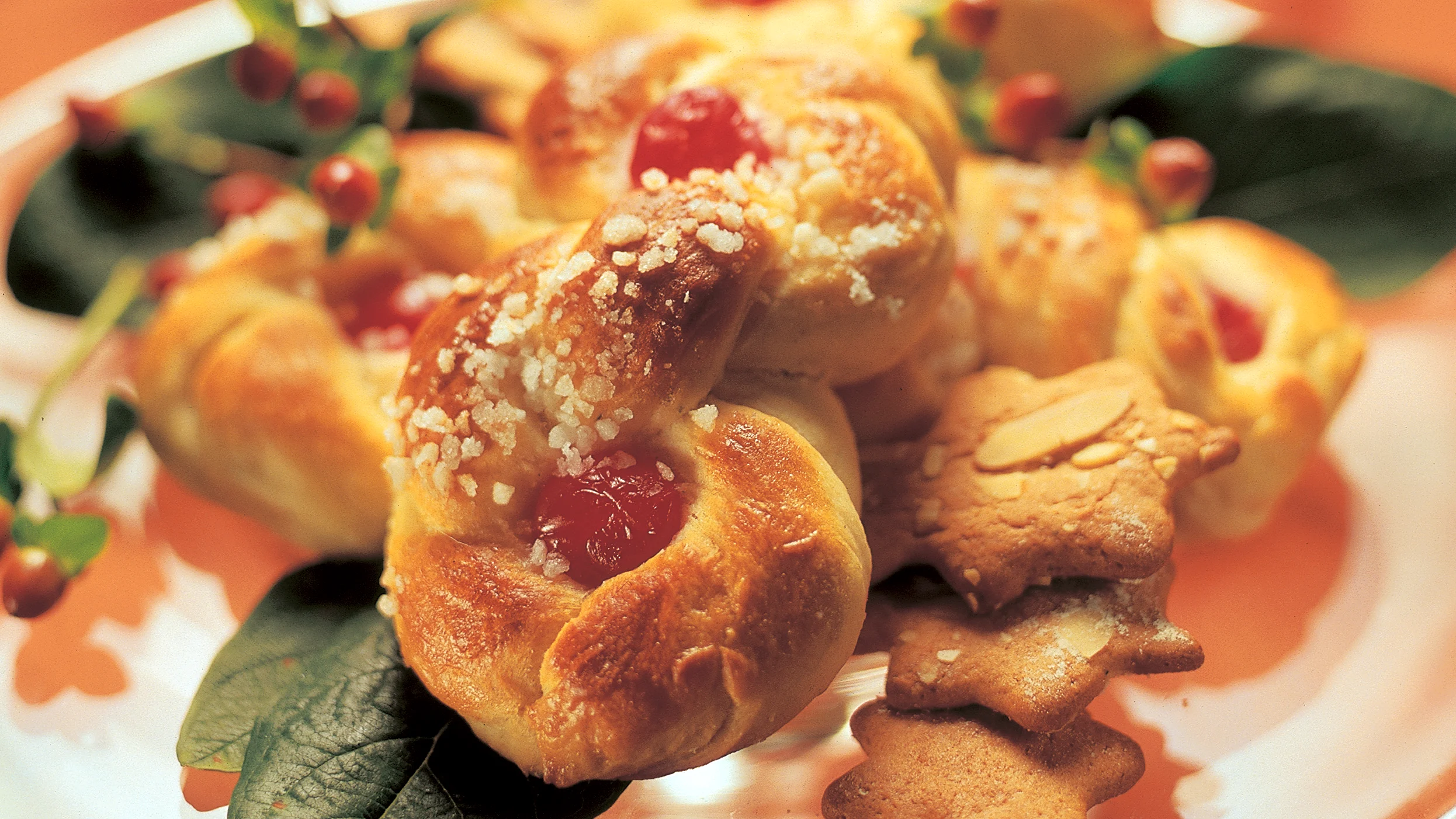 Kirsikkaiset joulupullat