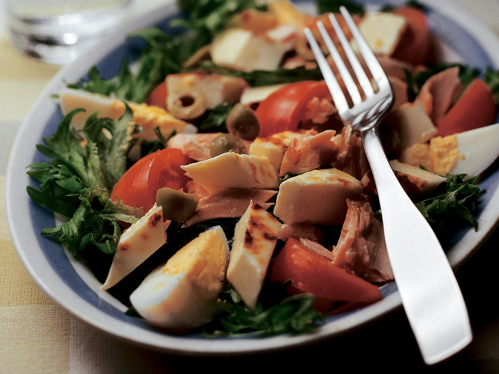 Ruokaisa savukalasalaatti