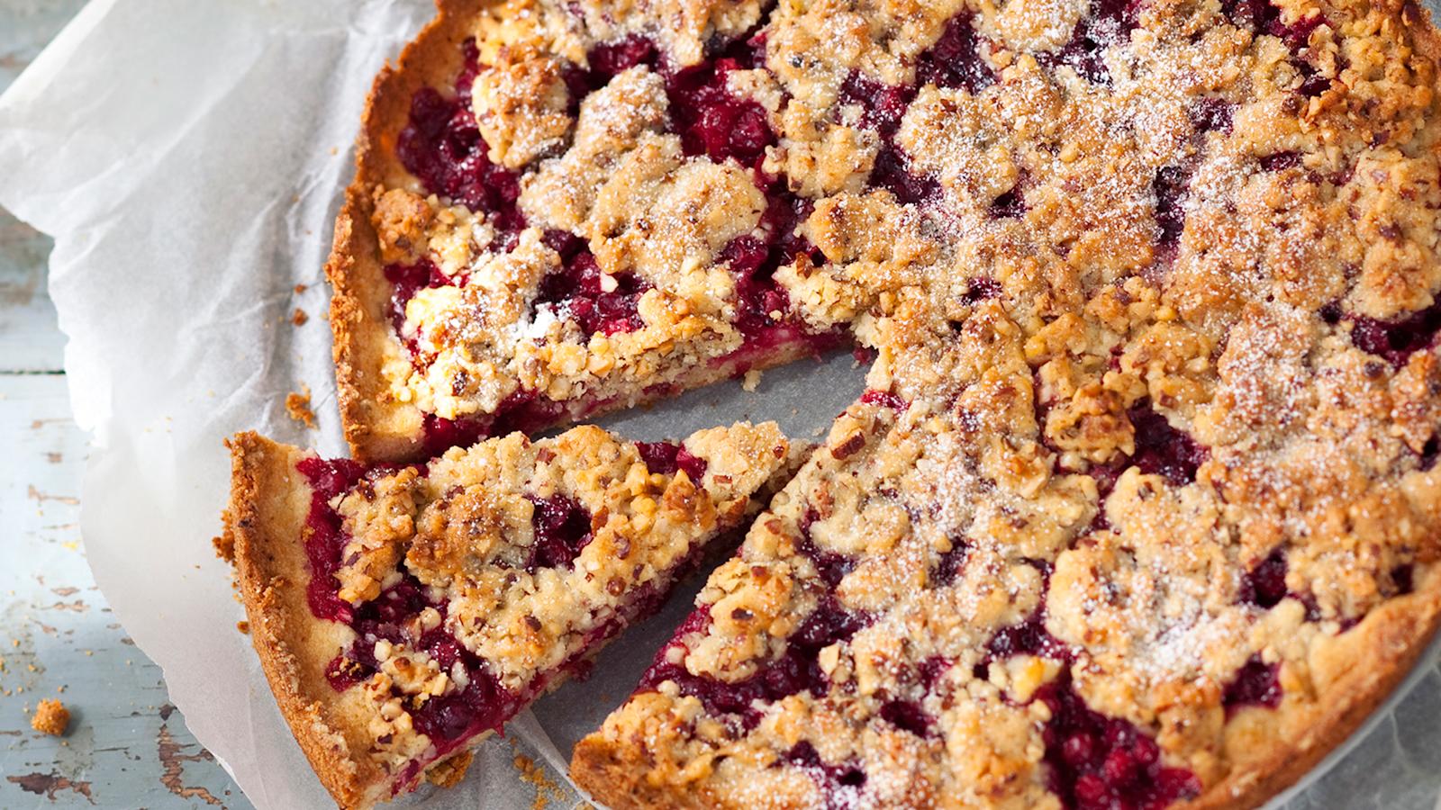 Puolukka-mantelipiirakka