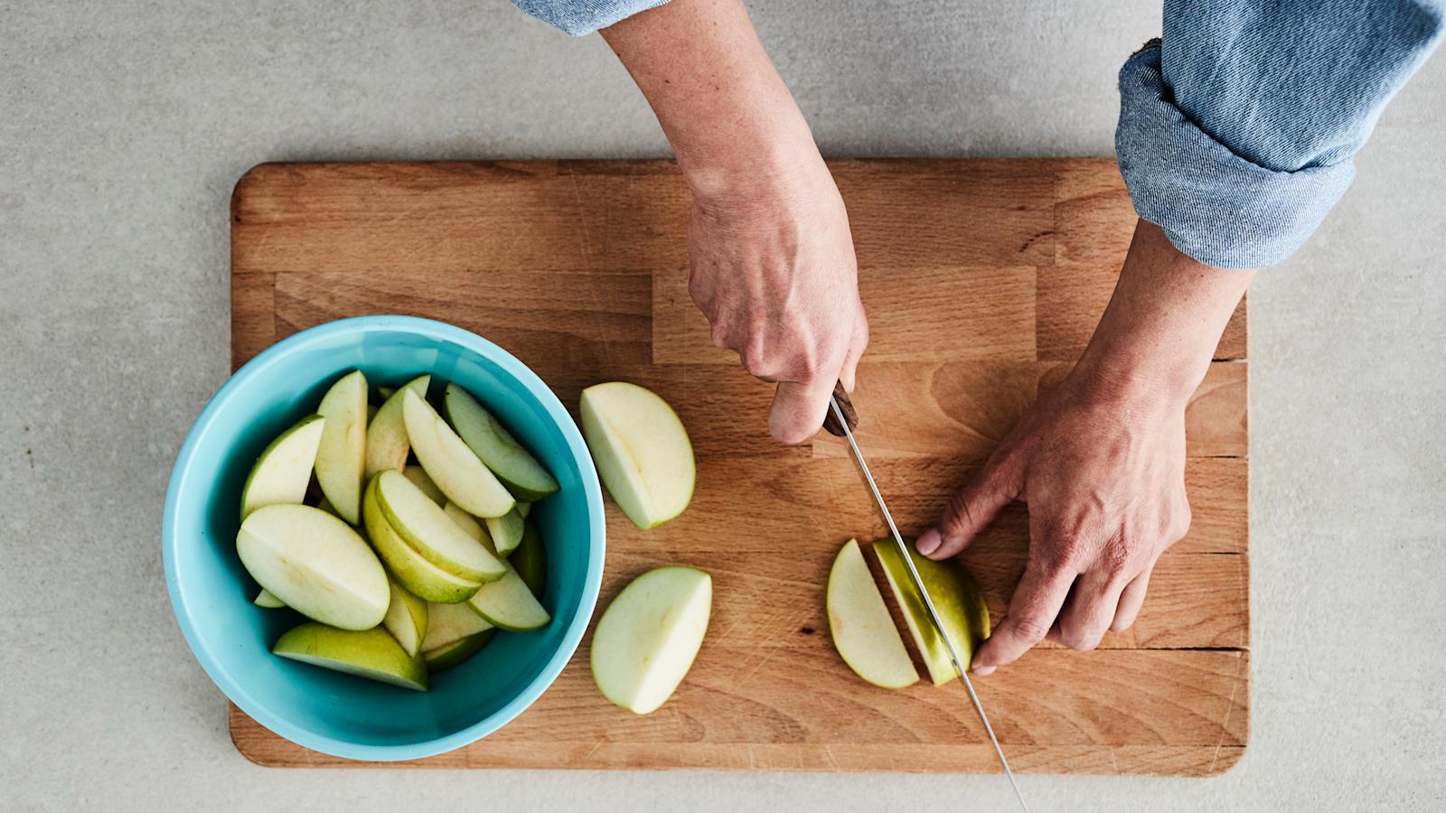 Gluteeniton omenapiirakka vaihe 1