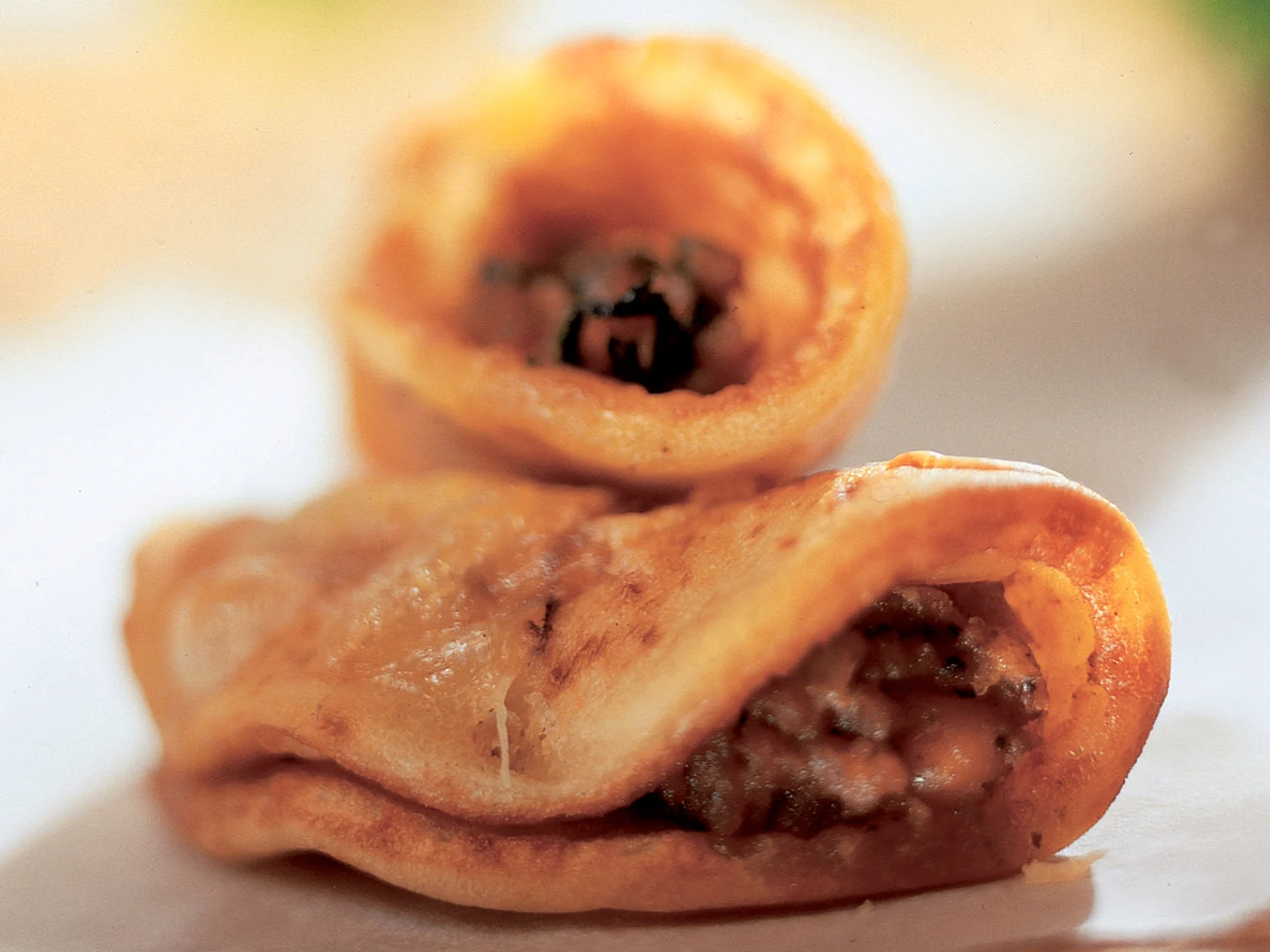 Täytetyt ohukaiscannelonit