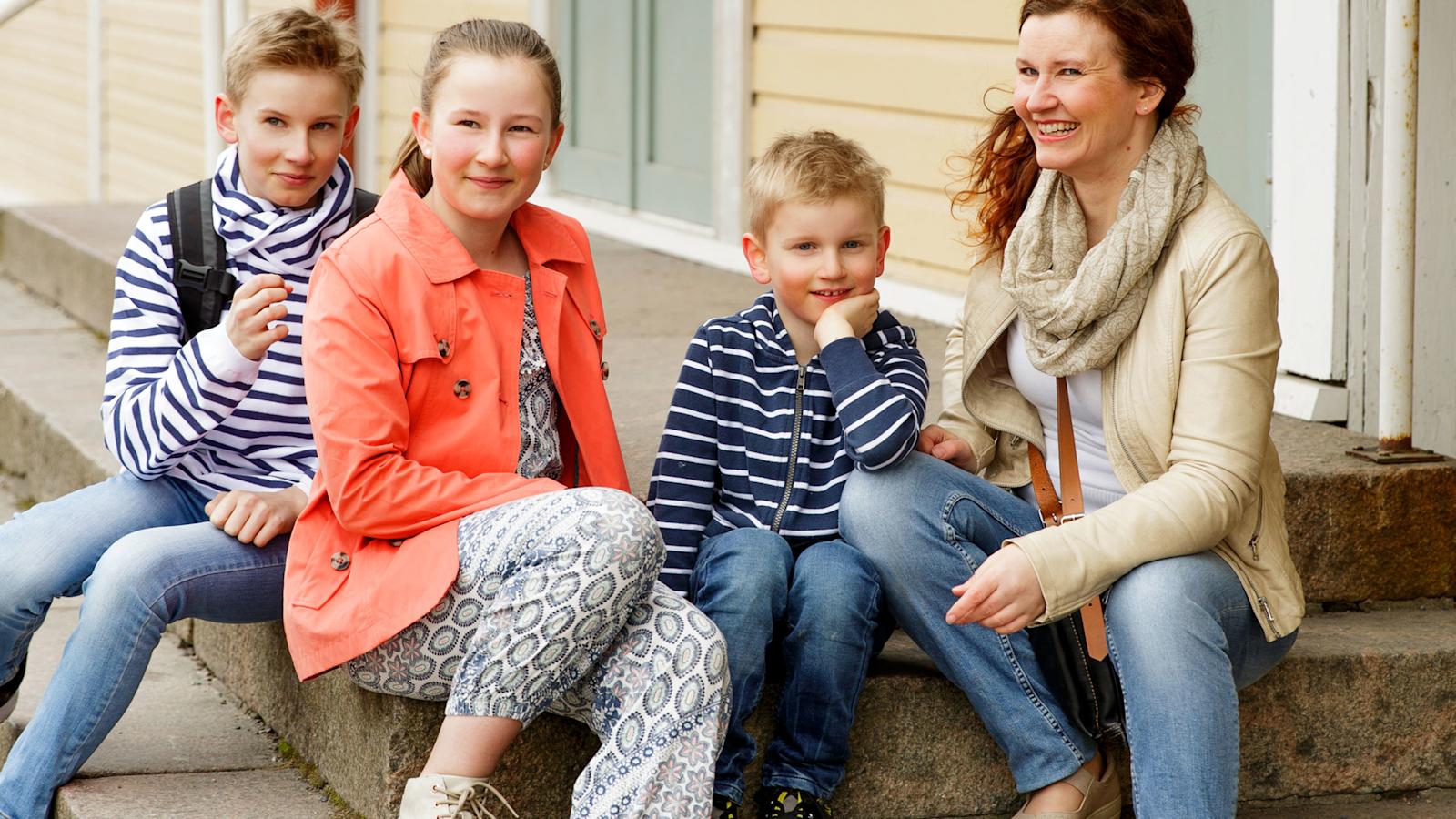 Hoida lomailevan lapsen tarvitsema raha helposti ja turvallisesti kortille.