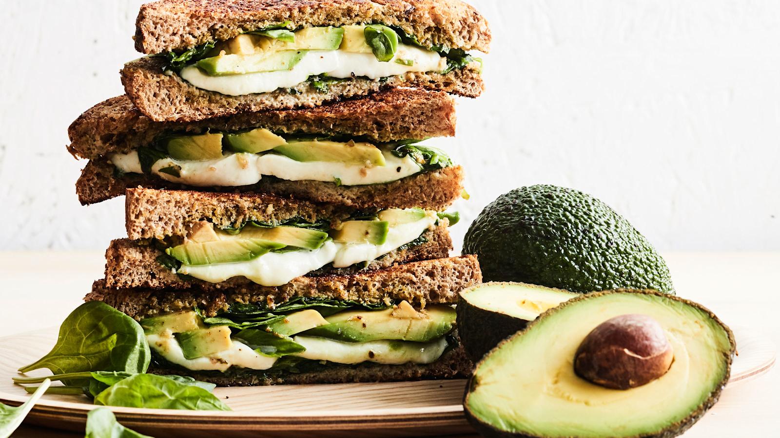 Avokado-mozzarellatoastit