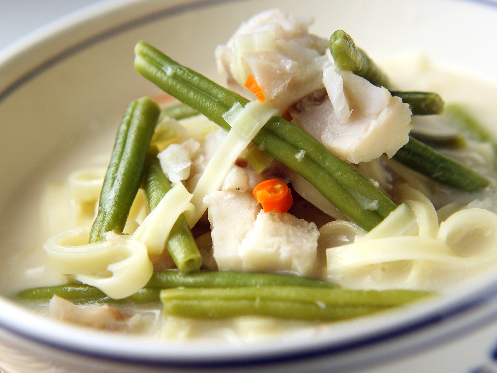 Kaukoidän kalakeitto