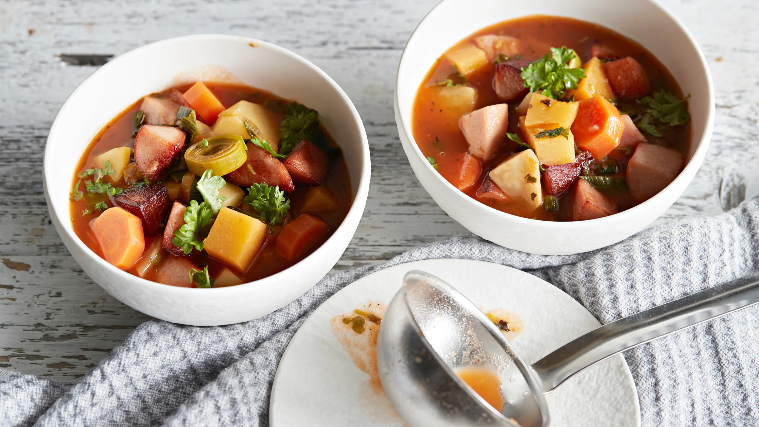 Maistuva makkarakeitto