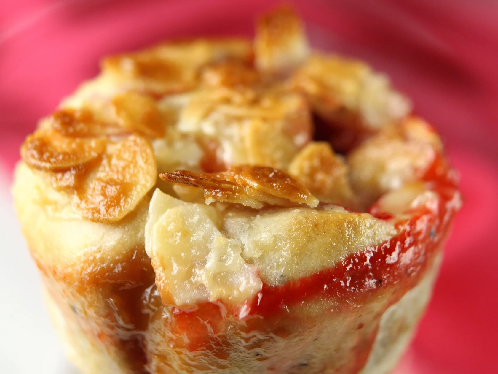 Puolukka-kinuskipullat