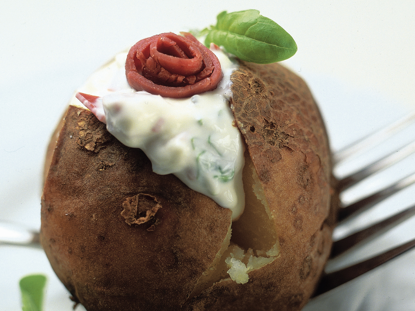 Uuniperunat lihatäytteellä