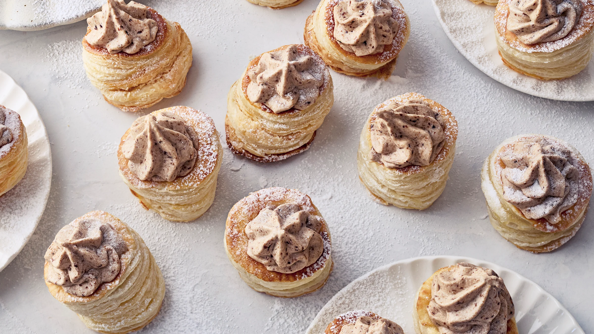 Luumumoussetortut lehtitaikinasta