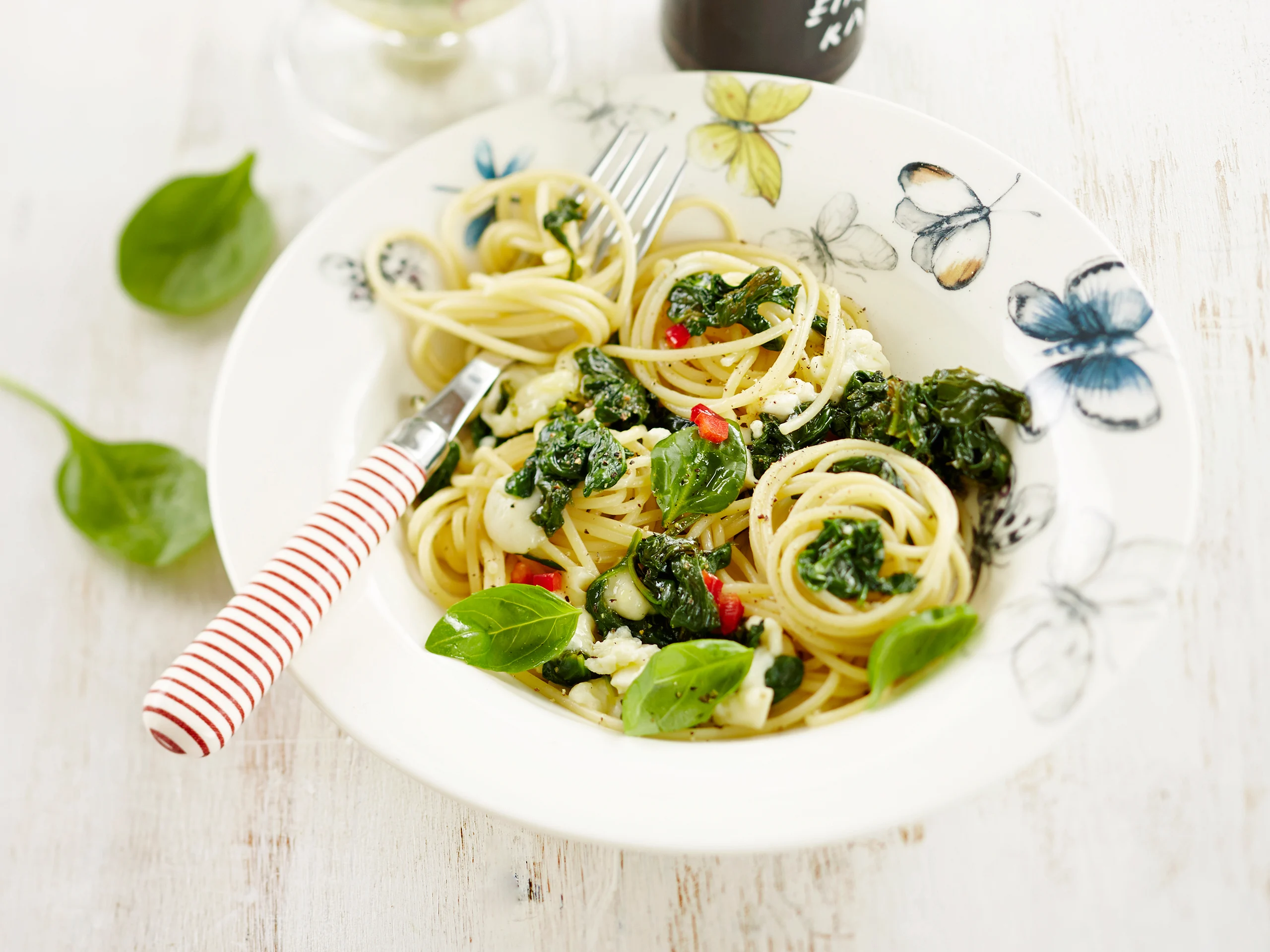 Pinaatti-mozzarellaspagetti