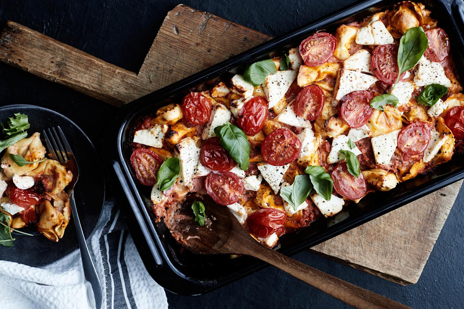 Tomaatti-fetapasta uunissa