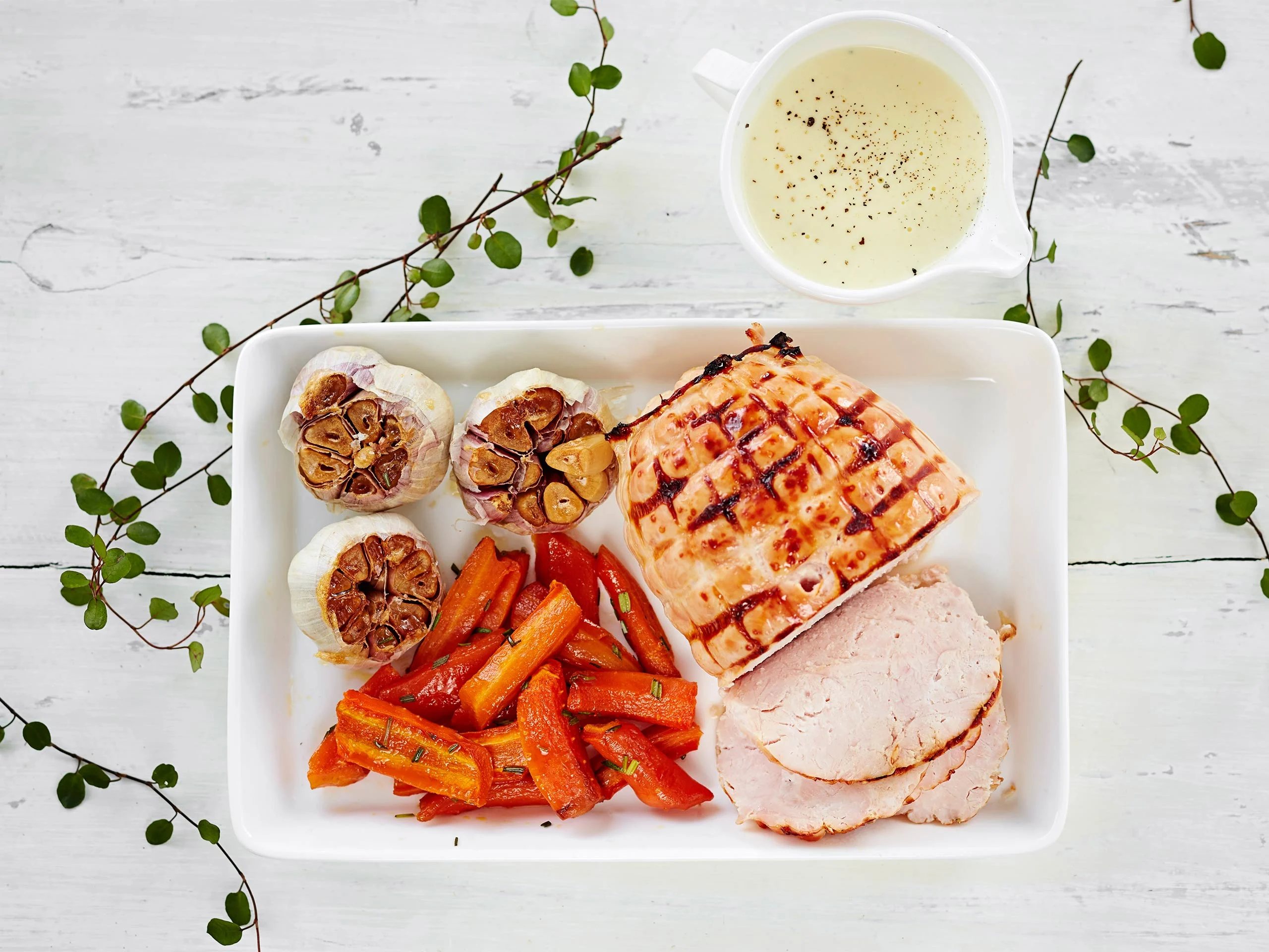 Kalkkunarulla ja uunikasvikset