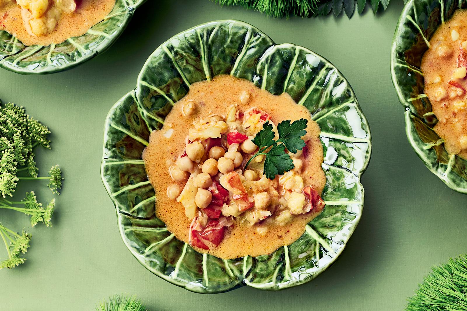 Vegaaninen maapähkinävoi-currykeitto