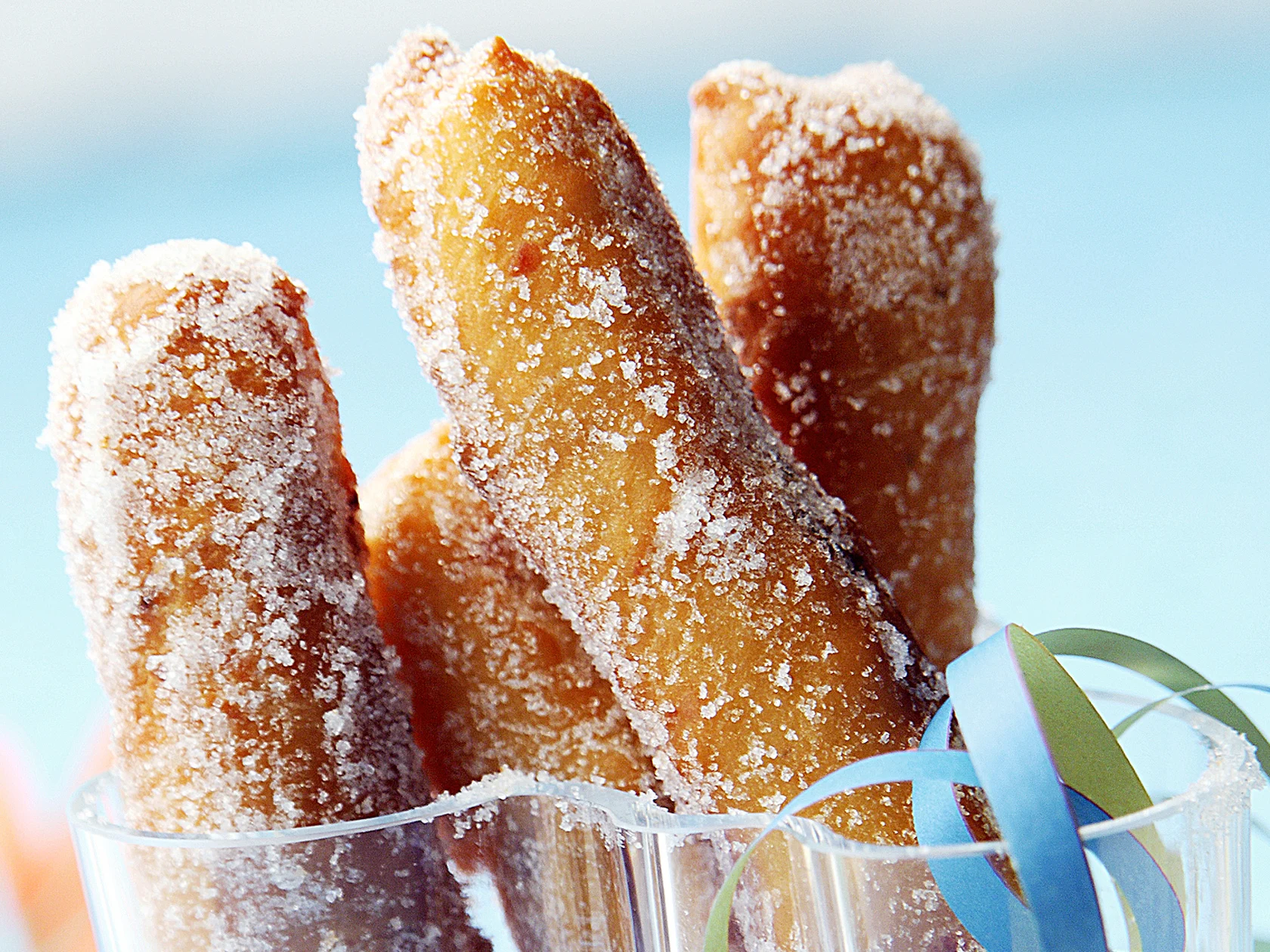 Mansikkaiset munkkitikut