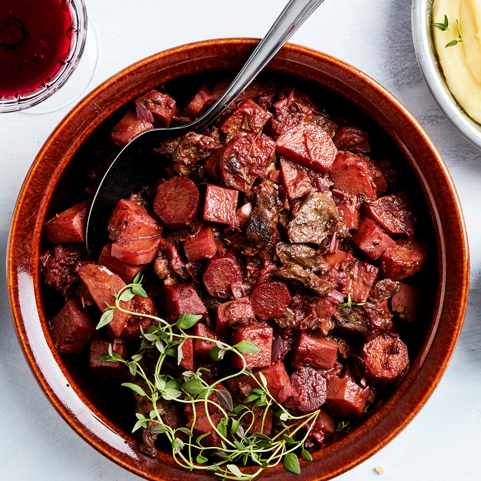 Juhlava punaviini-härkispata