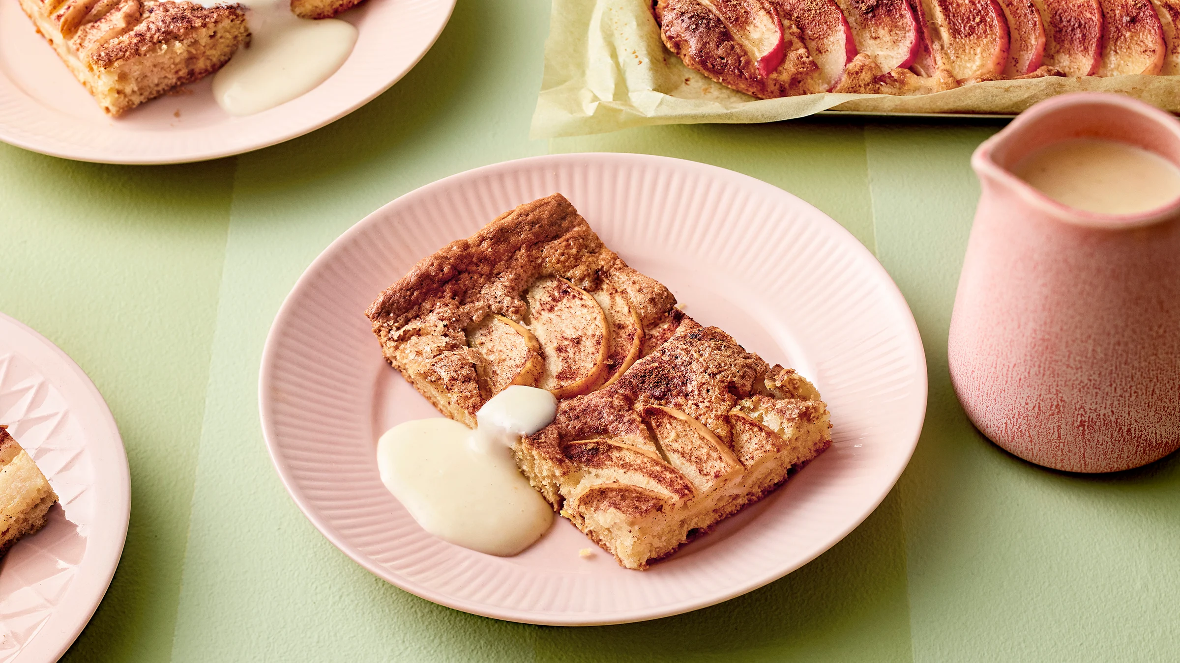 Mehevä omenapiirakka ja vaniljakastike