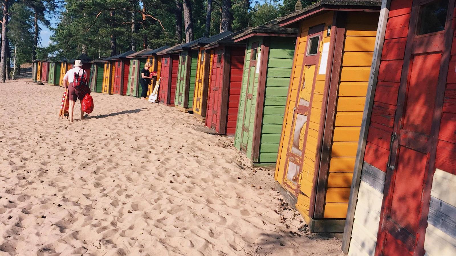 Osa Pihlajasaaren uimakopeista on rannalla vierailevien käytössä, osa on vuokrattu vakikäyttäjille.