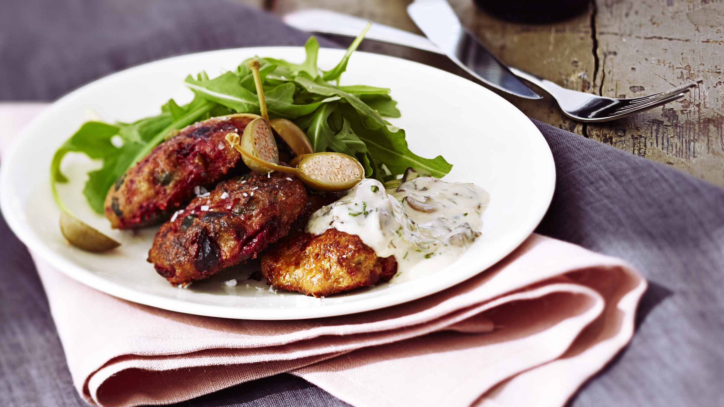 Lindströminpihvit ja herkkusienikastike