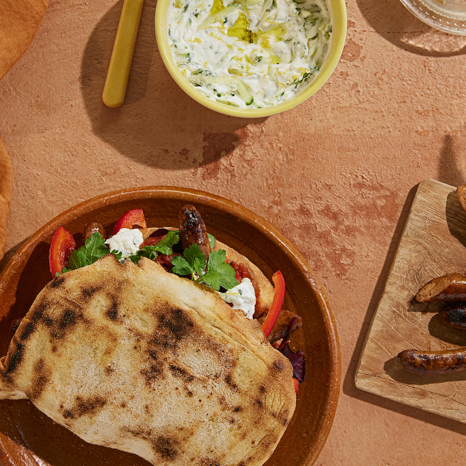 Grillileipä raakamakkaralla