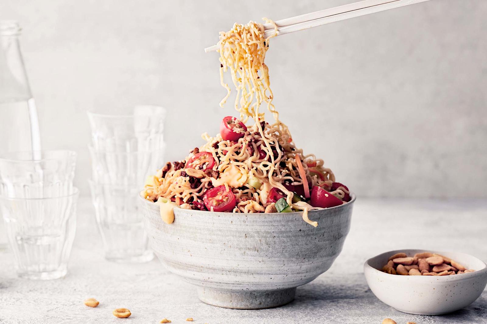 Rouskuva nuudelisalaatti