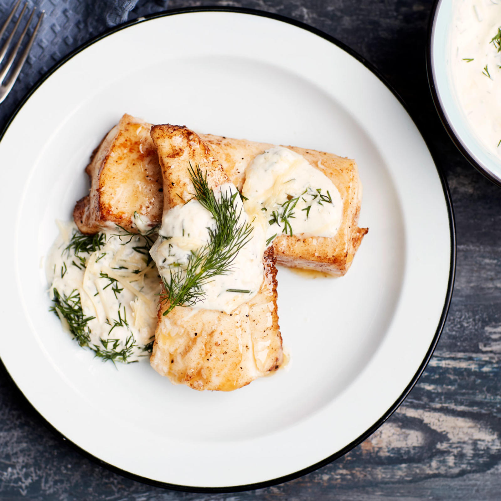 Paistettu hauki ja jogurttikastike